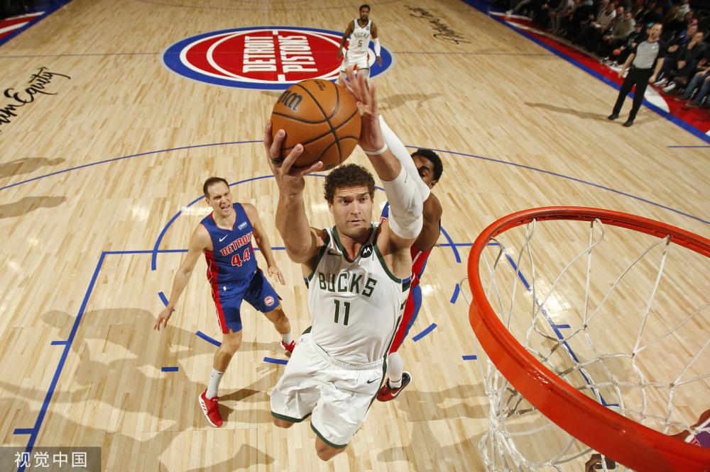 于替补席呢 于替补席呢