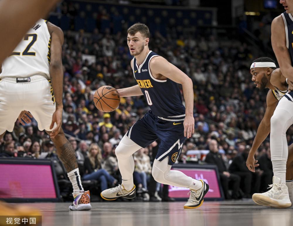 表现的同时 表现的同时